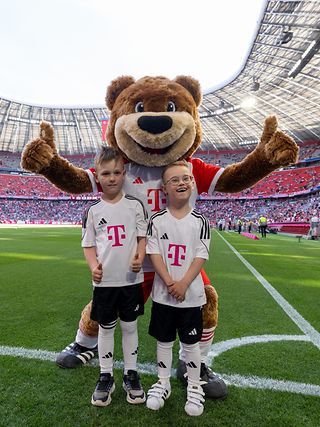 Jonte and Milo with club mascot Berni. 