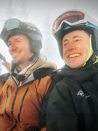 Felix Neureuther gemeinsam mit Samantha Hüttner (links) und Florian Daimer (rechts) vom TeamSOD.