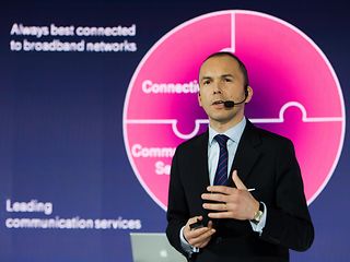 Presentation by Christoph Schläffer on the topic of connectivity.